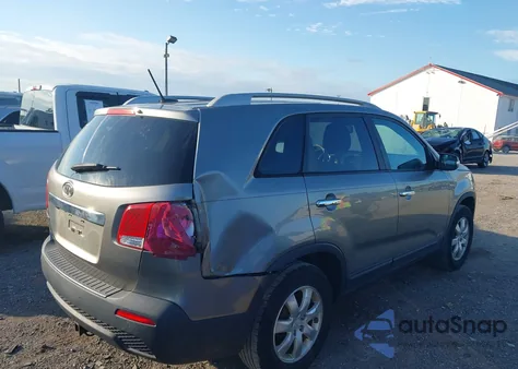 2011 Kia Sorento Lx z USA, uszkodzony, nr VIN 5XYKTCA10BG116773